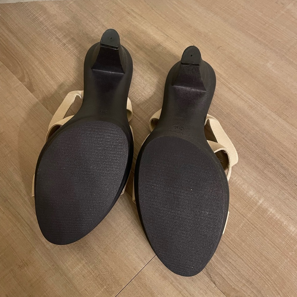 Brand new / never worn - Callisto of California ladies heels - crème color - 4” - Picture 5 of 5